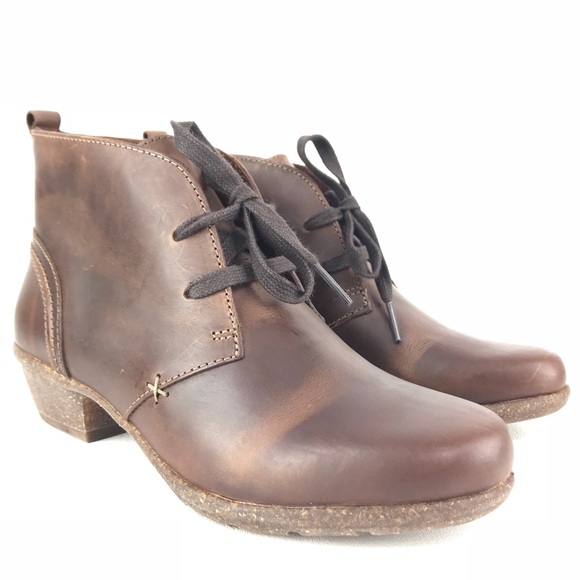 clarks leather lace up ankle boots